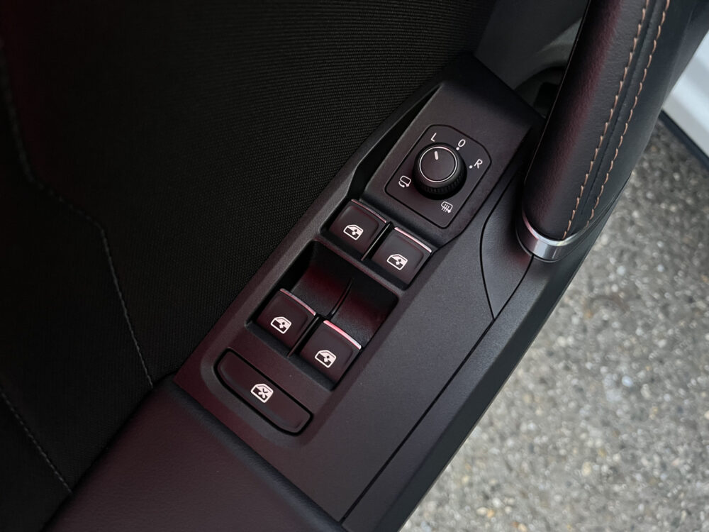 CUPRA Formentor 1.4 e-Hybrid Business // ADAPT. CRUISE // DODEHOEK // CAMERA // CLIMA // FULL LED // KEYLESS // SFEERVERLICHTING // 18