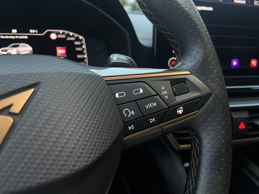 CUPRA Formentor 1.4 e-Hybrid Business // ADAPT. CRUISE // DODEHOEK // CAMERA // CLIMA // FULL LED // KEYLESS // SFEERVERLICHTING // 22