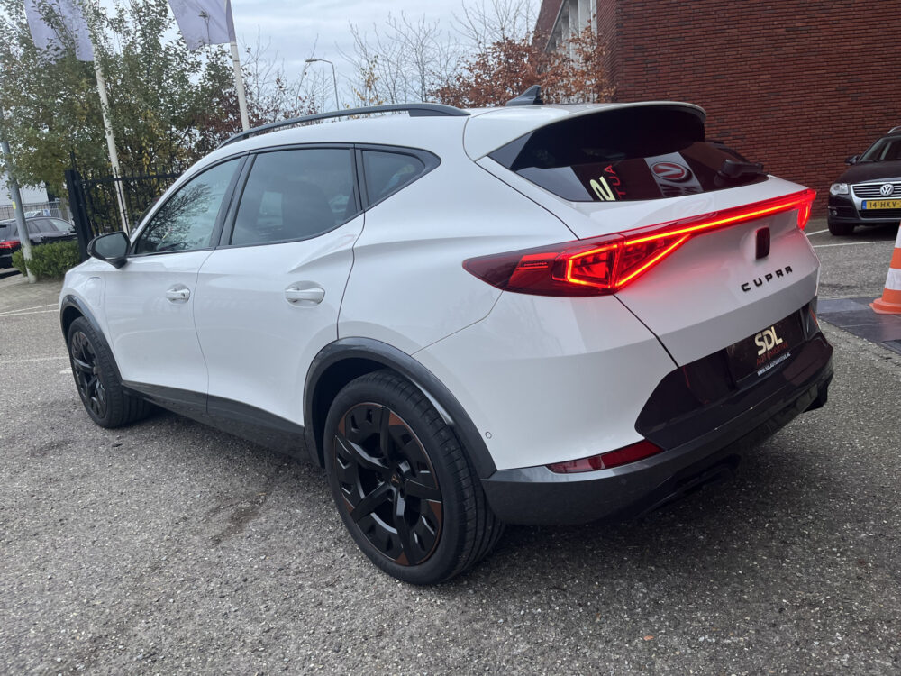 CUPRA Formentor 1.4 e-Hybrid Business // ADAPT. CRUISE // DODEHOEK // CAMERA // CLIMA // FULL LED // KEYLESS // SFEERVERLICHTING // 3