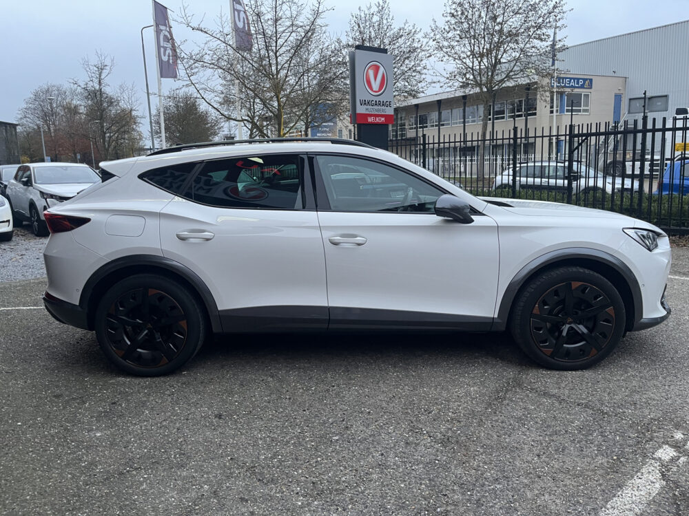 CUPRA Formentor 1.4 e-Hybrid Business // ADAPT. CRUISE // DODEHOEK // CAMERA // CLIMA // FULL LED // KEYLESS // SFEERVERLICHTING // 6