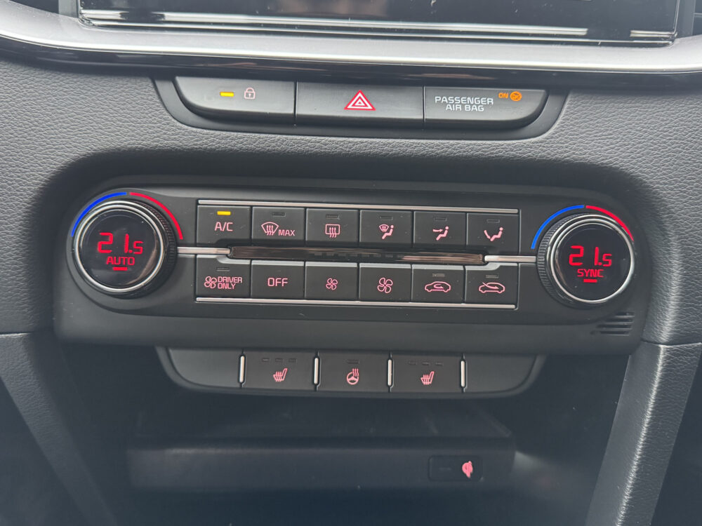 Kia Ceed Sportswagon 1.6 GDI PHEV DynamicPlusLine // FULL LED // KEYLESS // CAMERA+SENSOREN // STOEL+STUURVERWARMING // CARPLAY // 19