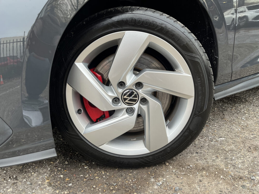 Volkswagen Golf 1.4 eHybrid GTE // FULL LED // VIRTUAL COCKPIT // STUUR+STOELVERWARMING // PDC V+A // NAVI+CARPLAY // 10