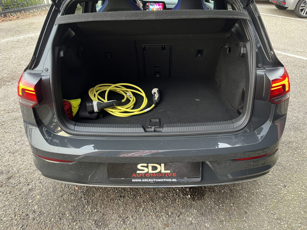Volkswagen Golf 1.4 eHybrid GTE // FULL LED // VIRTUAL COCKPIT // STUUR+STOELVERWARMING // PDC V+A // NAVI+CARPLAY // 12