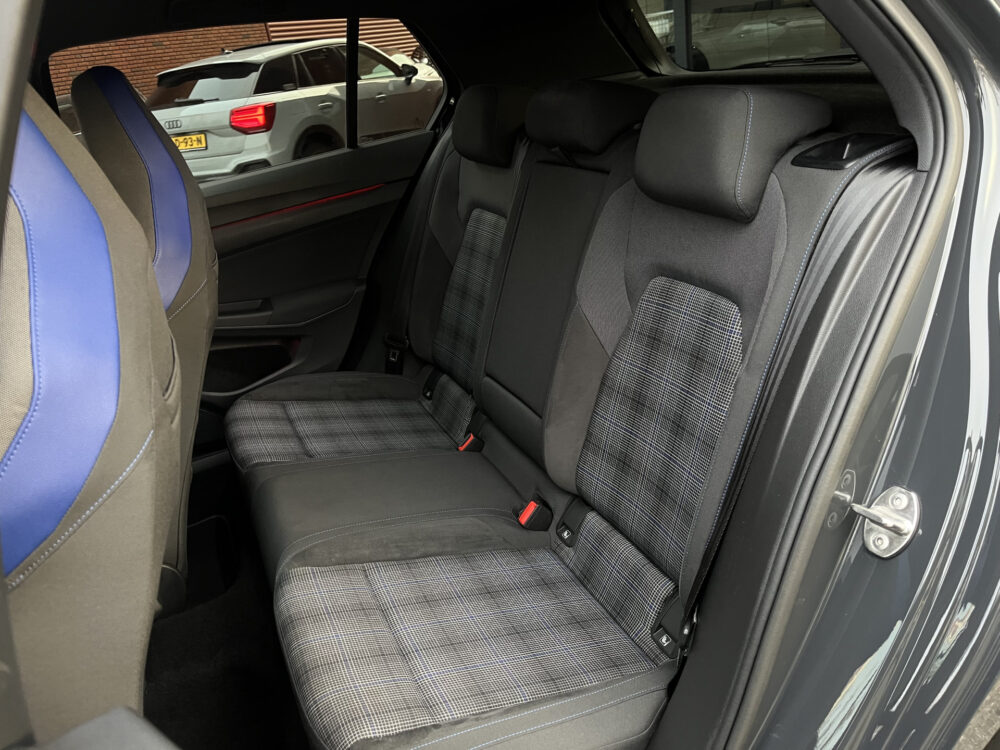 Volkswagen Golf 1.4 eHybrid GTE // FULL LED // VIRTUAL COCKPIT // STUUR+STOELVERWARMING // PDC V+A // NAVI+CARPLAY // 15