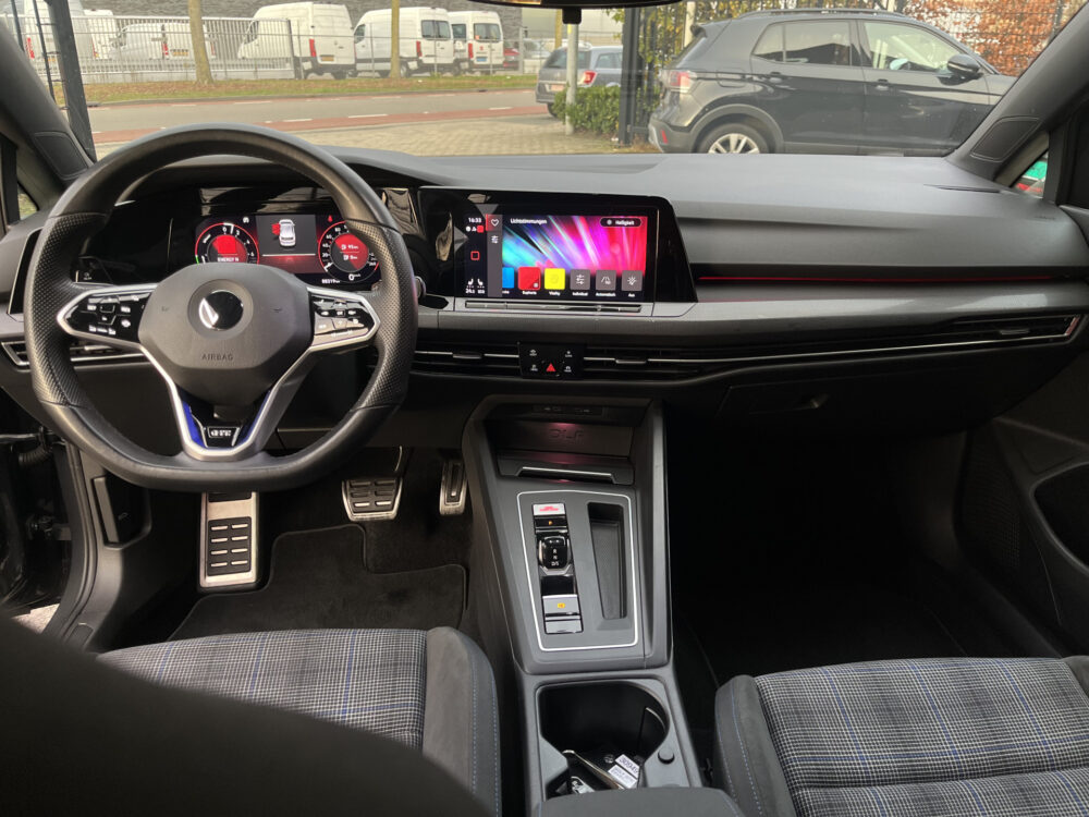 Volkswagen Golf 1.4 eHybrid GTE // FULL LED // VIRTUAL COCKPIT // STUUR+STOELVERWARMING // PDC V+A // NAVI+CARPLAY // 17