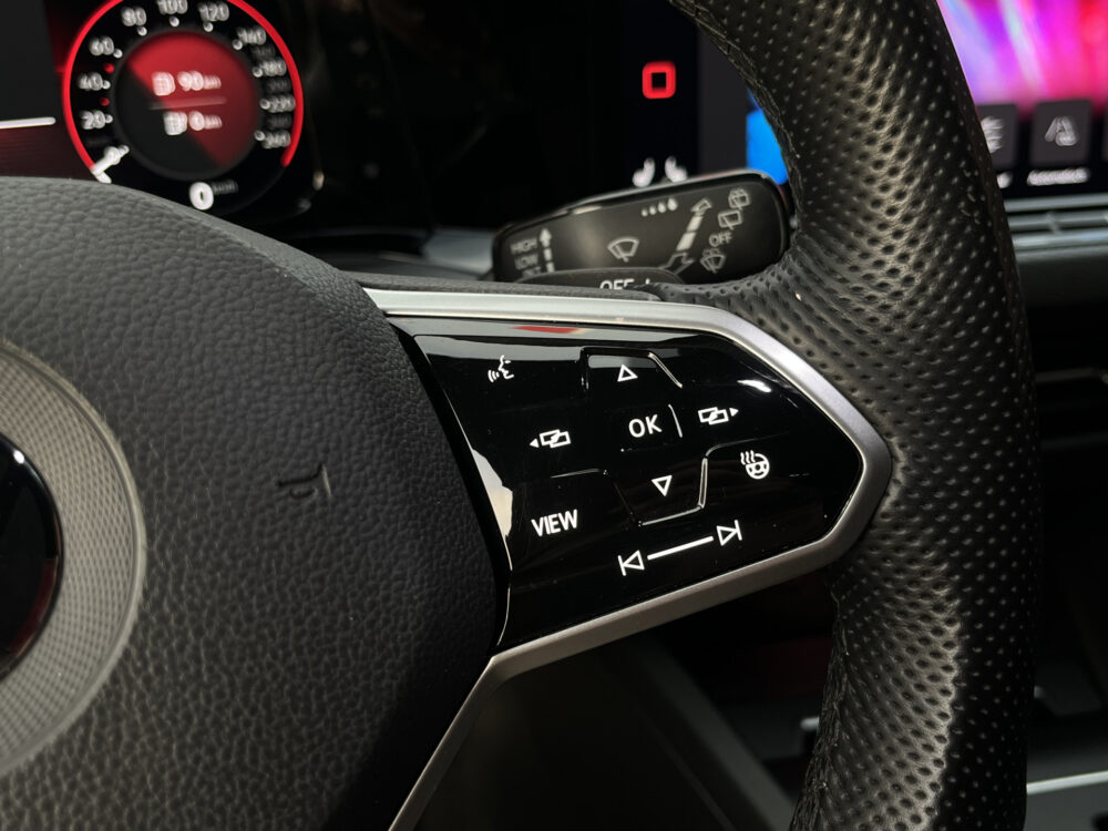 Volkswagen Golf 1.4 eHybrid GTE // FULL LED // VIRTUAL COCKPIT // STUUR+STOELVERWARMING // PDC V+A // NAVI+CARPLAY // 21