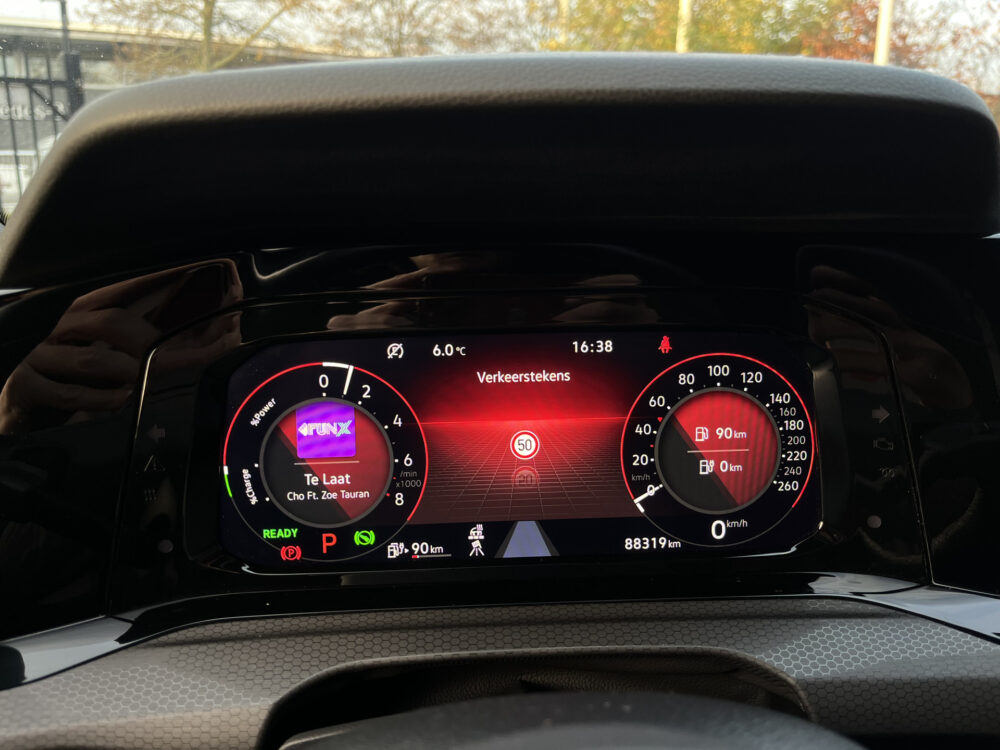 Volkswagen Golf 1.4 eHybrid GTE // FULL LED // VIRTUAL COCKPIT // STUUR+STOELVERWARMING // PDC V+A // NAVI+CARPLAY // 29