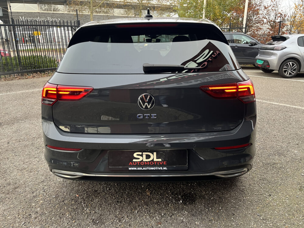 Volkswagen Golf 1.4 eHybrid GTE // FULL LED // VIRTUAL COCKPIT // STUUR+STOELVERWARMING // PDC V+A // NAVI+CARPLAY // 4