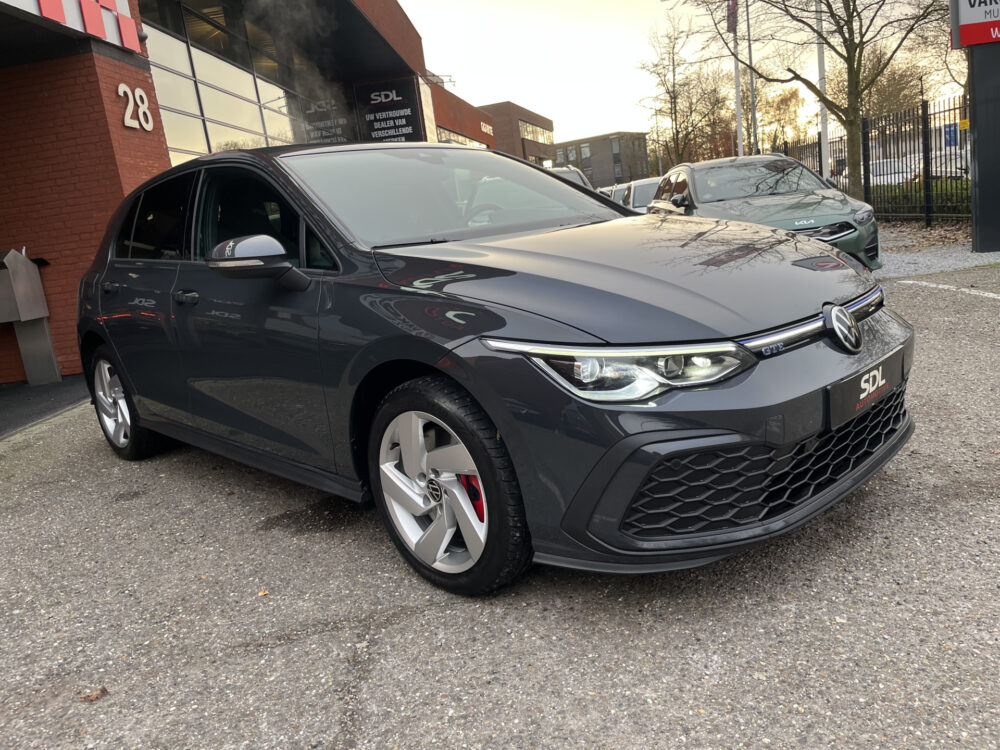 Volkswagen Golf 1.4 eHybrid GTE // FULL LED // VIRTUAL COCKPIT // STUUR+STOELVERWARMING // PDC V+A // NAVI+CARPLAY // 7