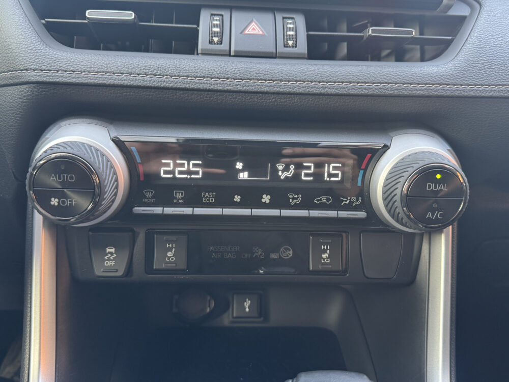 Toyota RAV4 2.5 Hybrid Black Edition // NAVI // ADAPTIVE CRUISE // CAMERA // STOELVERWARMING // ELK. BESTUURDERSSTOEL // 23