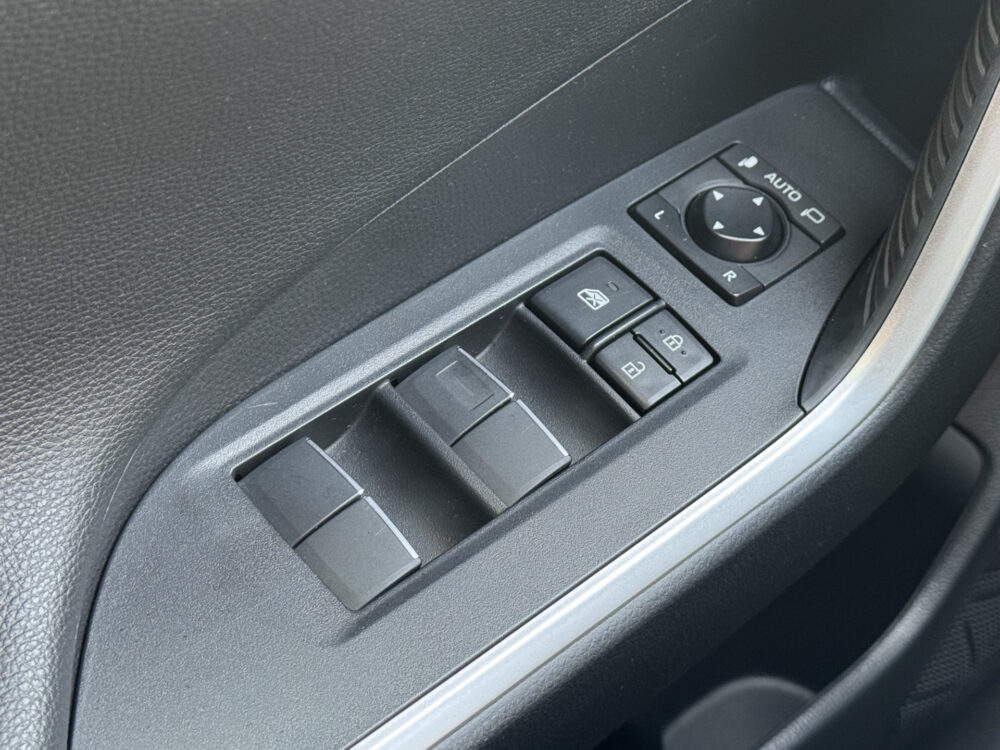 Toyota RAV4 2.5 Hybrid Black Edition // NAVI // ADAPTIVE CRUISE // CAMERA // STOELVERWARMING // ELK. BESTUURDERSSTOEL // 29