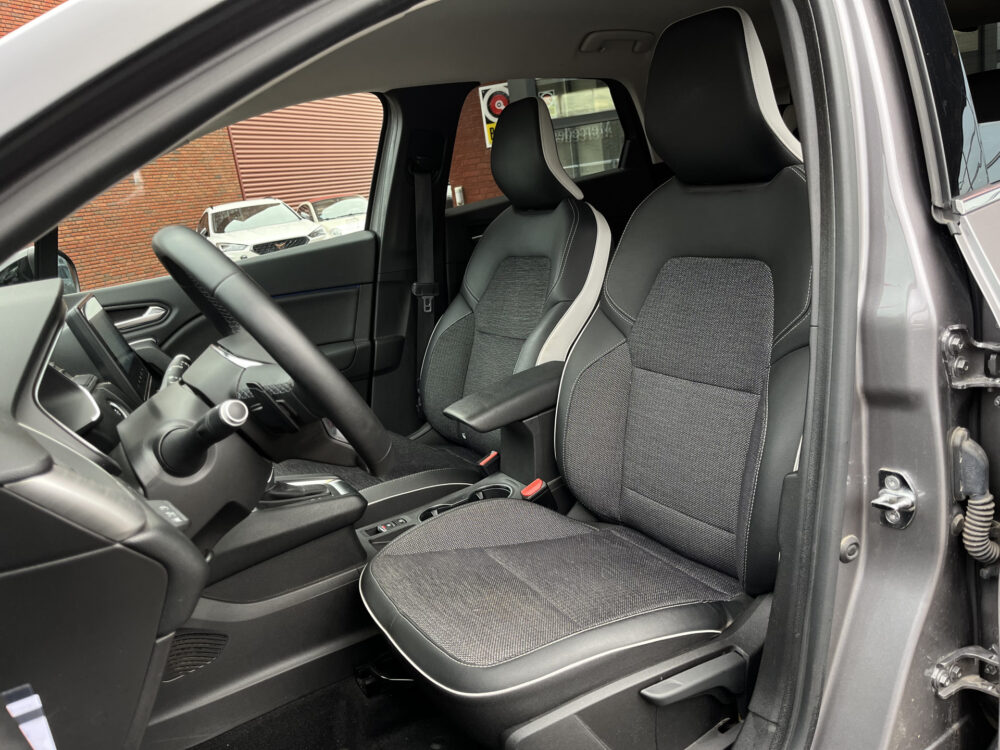 Renault Captur 1.3 TCe 130 Intens // FULL LED // KEYLESS // HALF LEDER // CRUISE // CAMERA+SENSOREN // NAVI+CARPLAY // 15