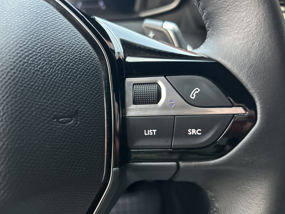 Peugeot 2008 1.2 PureTech 130 Allure // FULL LED // APPLE CARPLAY / ANDROID AUTO // KEYLESS // STOELVERWARMING // PDC V+A 10