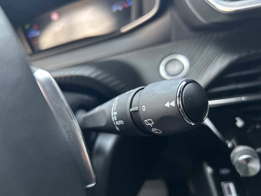 Peugeot 2008 1.2 PureTech 130 Allure // FULL LED // APPLE CARPLAY / ANDROID AUTO // KEYLESS // STOELVERWARMING // PDC V+A 13