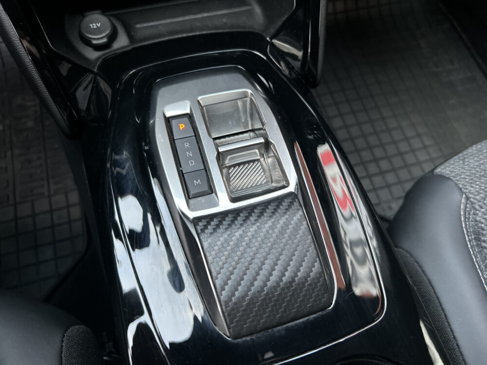 Peugeot 2008 1.2 PureTech 130 Allure // FULL LED // APPLE CARPLAY / ANDROID AUTO // KEYLESS // STOELVERWARMING // PDC V+A 20