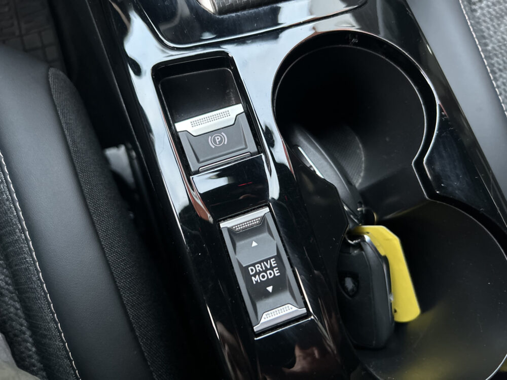 Peugeot 2008 1.2 PureTech 130 Allure // FULL LED // APPLE CARPLAY / ANDROID AUTO // KEYLESS // STOELVERWARMING // PDC V+A 21