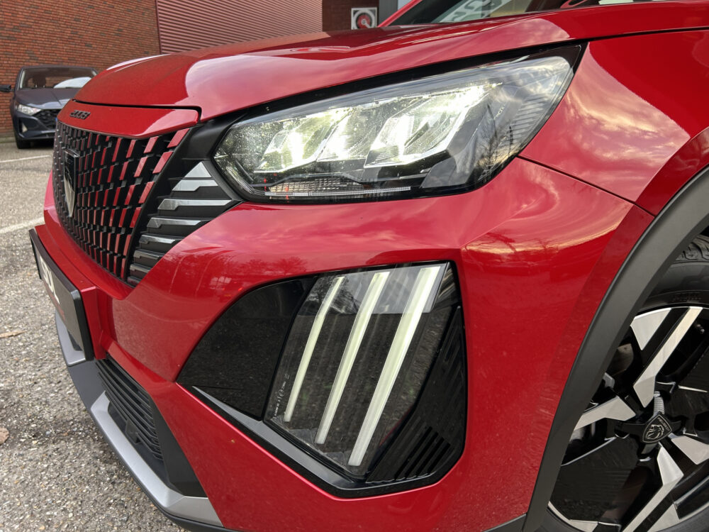 Peugeot 2008 1.2 PureTech 130 Allure // FULL LED // APPLE CARPLAY / ANDROID AUTO // KEYLESS // STOELVERWARMING // PDC V+A 24