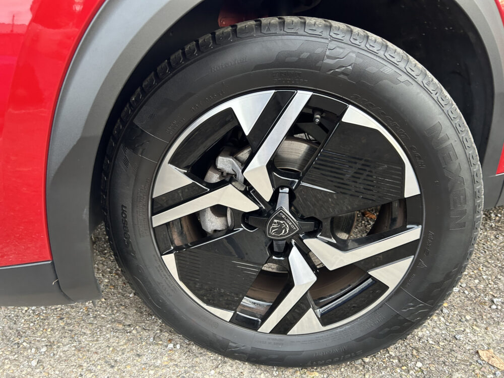 Peugeot 2008 1.2 PureTech 130 Allure // FULL LED // APPLE CARPLAY / ANDROID AUTO // KEYLESS // STOELVERWARMING // PDC V+A 27