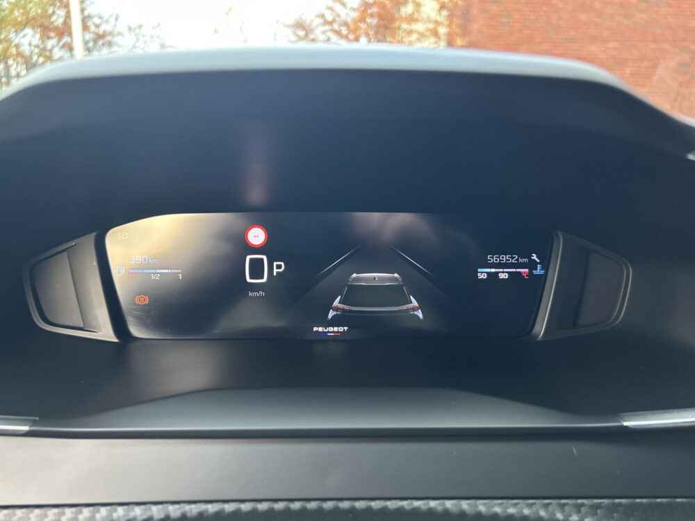 Peugeot 2008 1.2 PureTech 130 Allure // FULL LED // APPLE CARPLAY / ANDROID AUTO // KEYLESS // STOELVERWARMING // PDC V+A 31