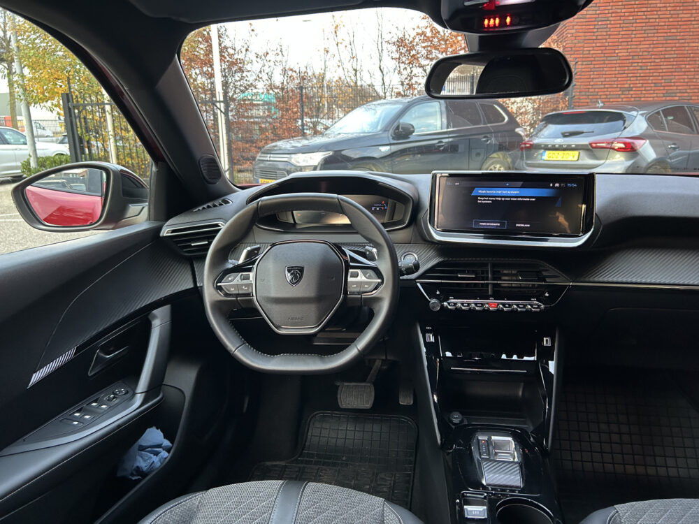 Peugeot 2008 1.2 PureTech 130 Allure // FULL LED // APPLE CARPLAY / ANDROID AUTO // KEYLESS // STOELVERWARMING // PDC V+A 7