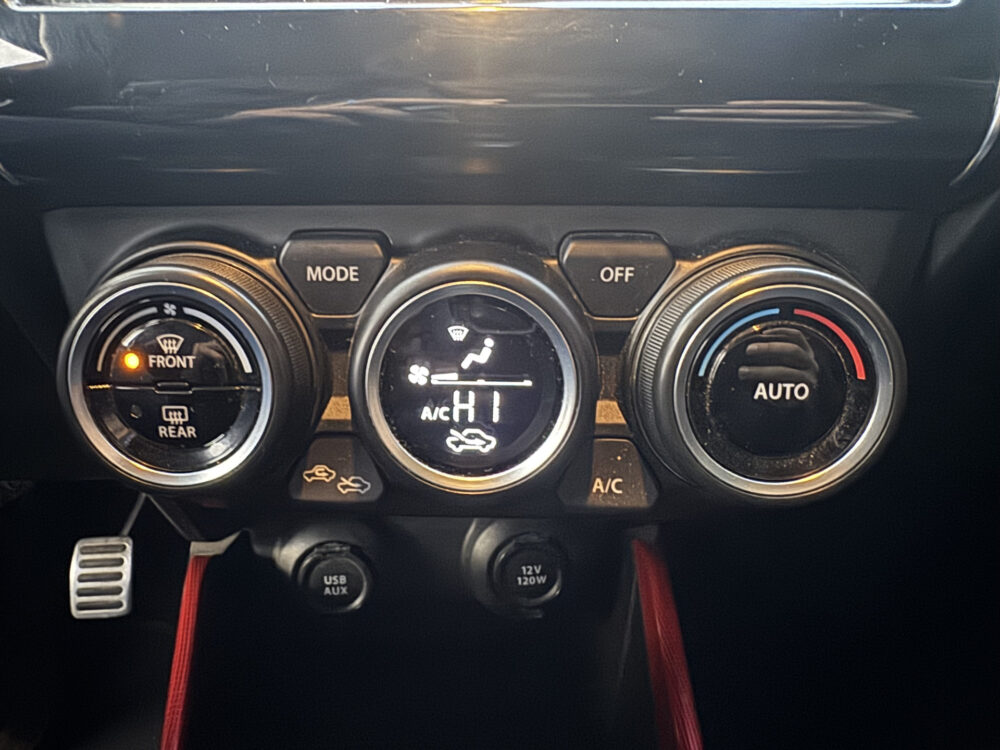 Suzuki Swift 1.4 Sport // 140 PK!! // ADAPTIVE CRUISE // CLIMA // STOELVERWARMING // KEY -LESS // LED // 19