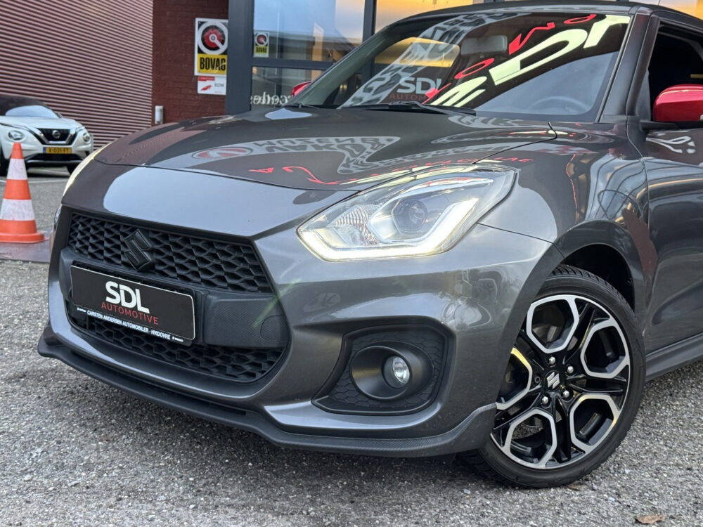 Suzuki Swift 1.4 Sport // 140 PK!! // ADAPTIVE CRUISE // CLIMA // STOELVERWARMING // KEY -LESS // LED // 3
