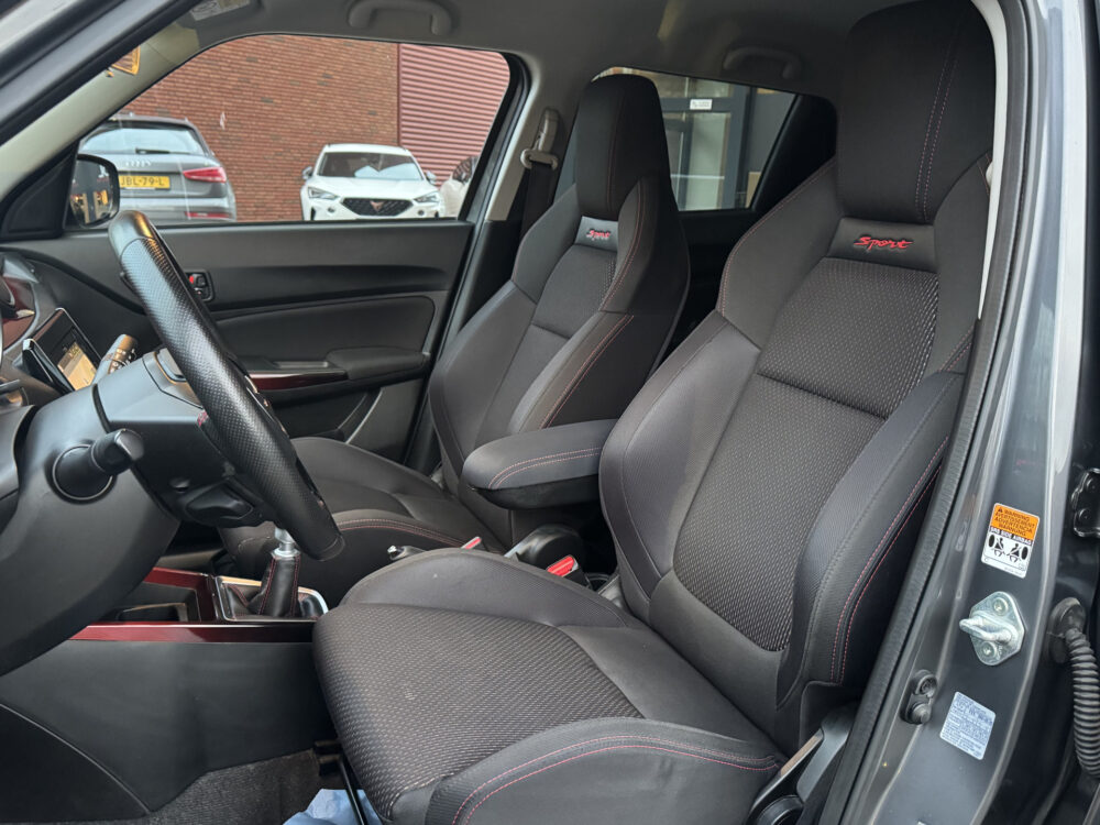 Suzuki Swift 1.4 Sport // 140 PK!! // ADAPTIVE CRUISE // CLIMA // STOELVERWARMING // KEY -LESS // LED // 9