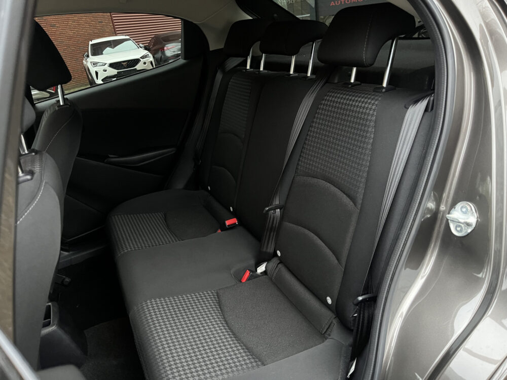 Mazda 2 1.5 Skyactiv-G Dynamic // CRUISE // DODEHOEK // CLIMA // NAVI // STOELVERWARMING // PDC // 14