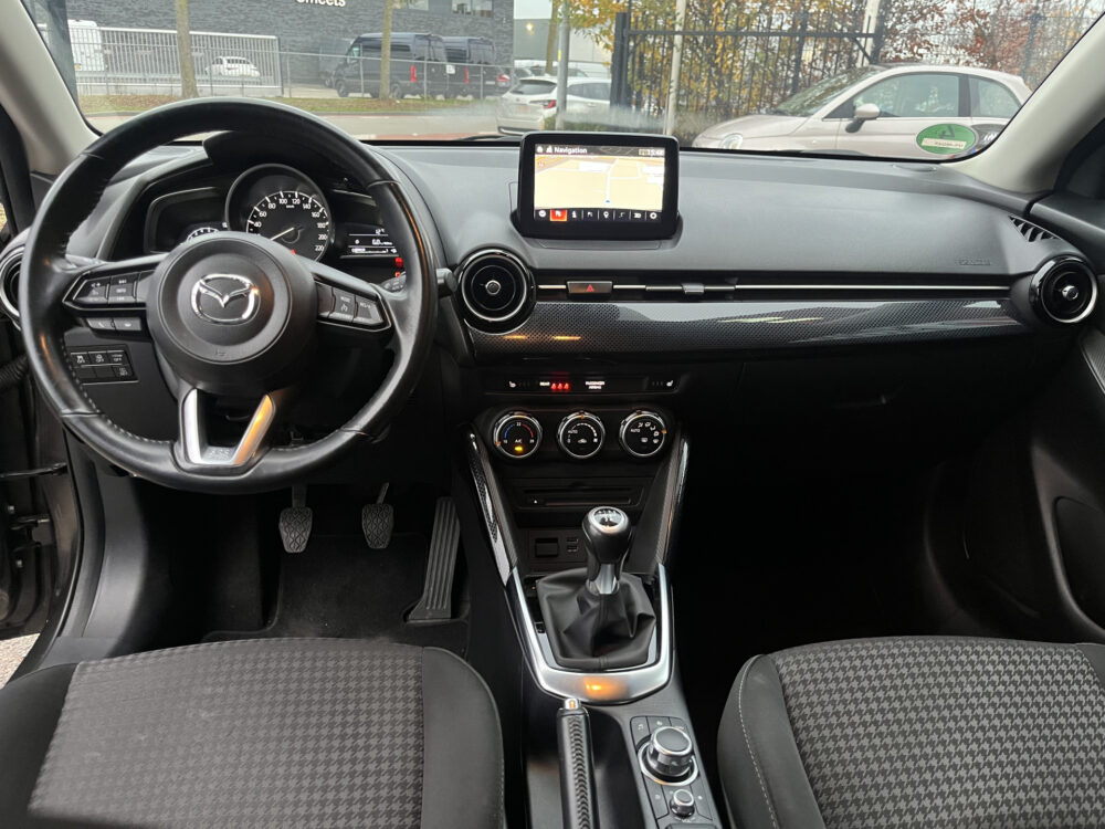 Mazda 2 1.5 Skyactiv-G Dynamic // CRUISE // DODEHOEK // CLIMA // NAVI // STOELVERWARMING // PDC // 15