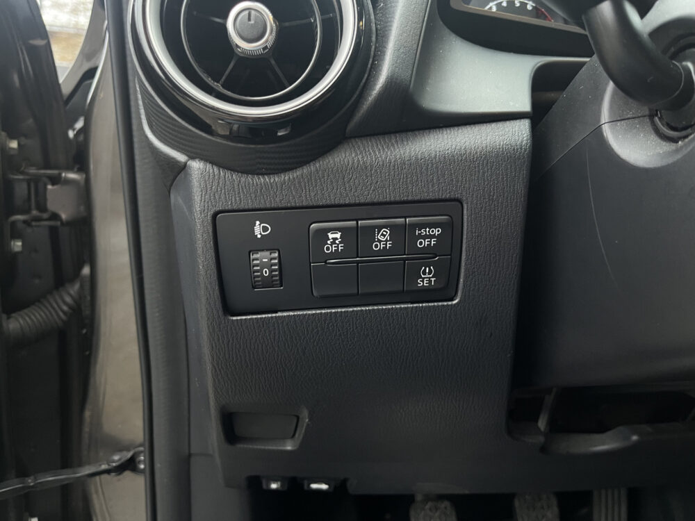 Mazda 2 1.5 Skyactiv-G Dynamic // CRUISE // DODEHOEK // CLIMA // NAVI // STOELVERWARMING // PDC // 18