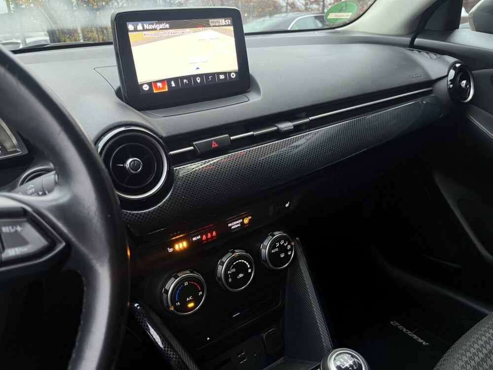 Mazda 2 1.5 Skyactiv-G Dynamic // CRUISE // DODEHOEK // CLIMA // NAVI // STOELVERWARMING // PDC // 23