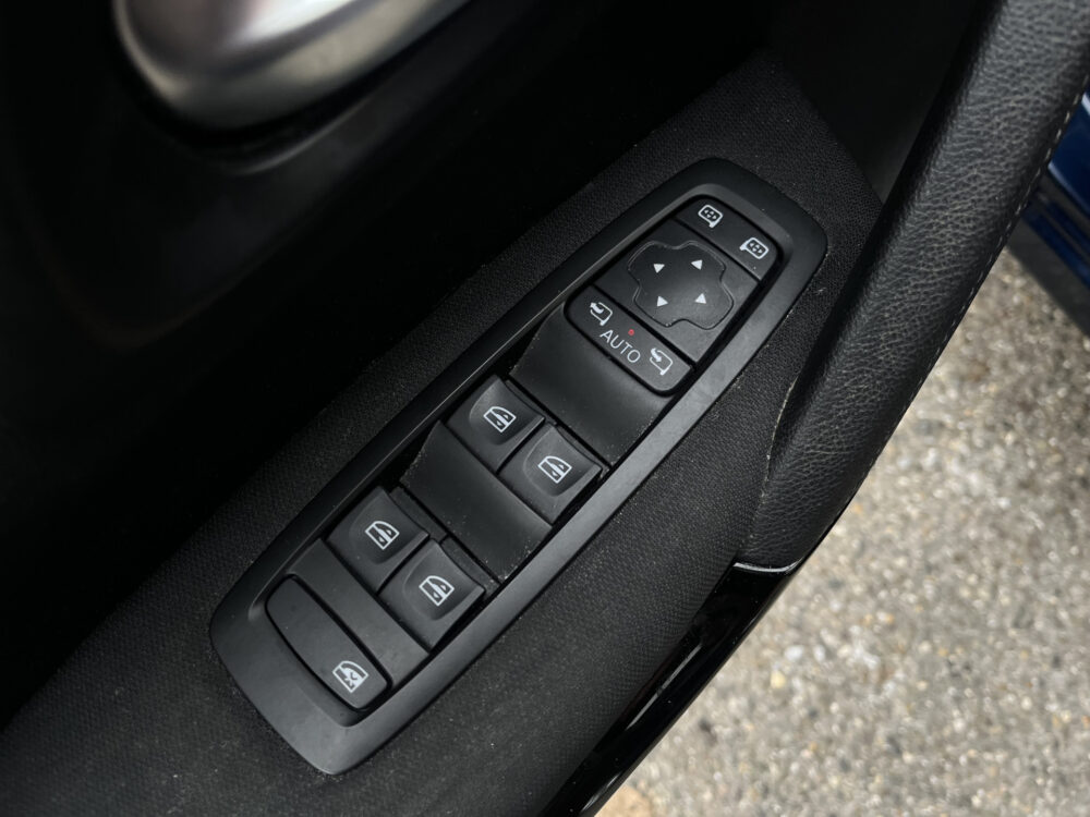 Renault Kadjar 1.3 TCe Limited // DODEHOEK // LED // KEYLESS // NAVI // CRUISE // CAMERA+SENSOREN // CLIMA // 19