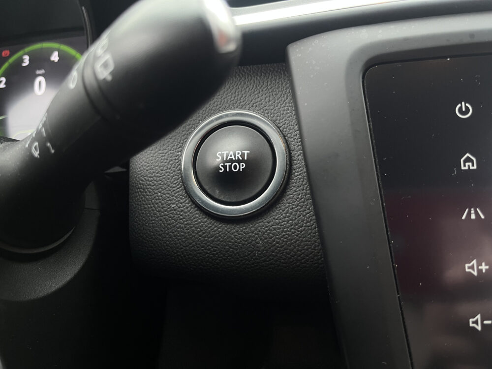 Renault Kadjar 1.3 TCe Limited // DODEHOEK // LED // KEYLESS // NAVI // CRUISE // CAMERA+SENSOREN // CLIMA // 25