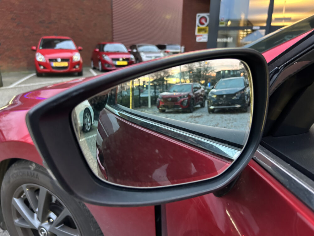 Mazda 3 2.0 e-SkyActiv-X M Hybrid 180 Luxury // 360 CAMERA // LEDER // ELEK.STOEL+GEHEUGEN // HEAD-UP DISPLAY // DODEHOEK // FULL LED // 12