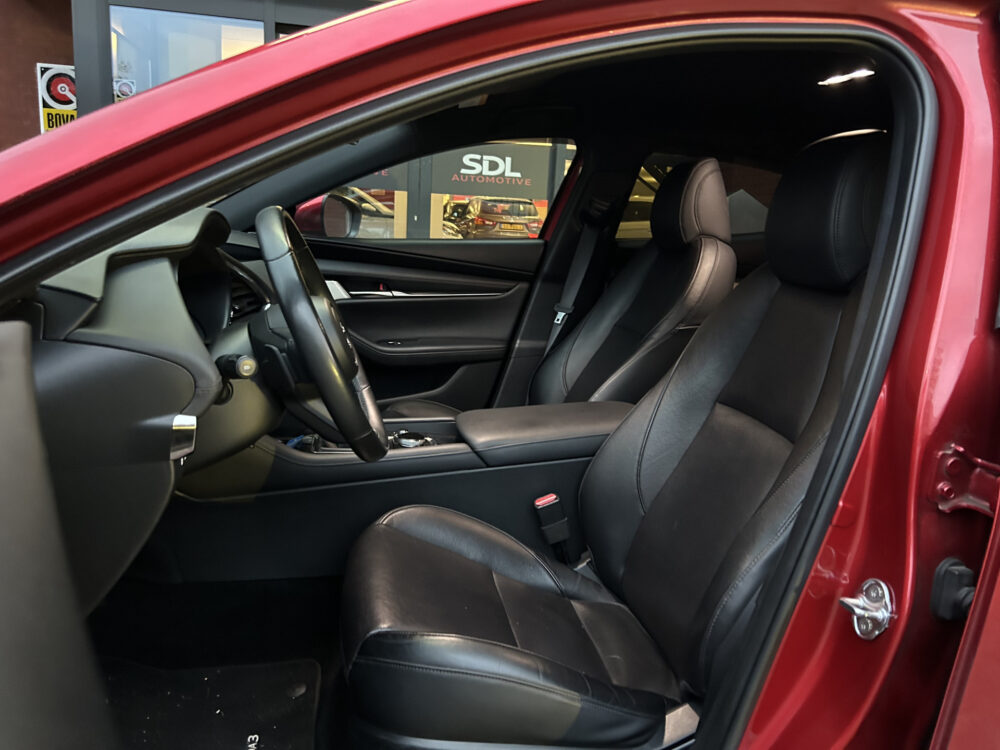 Mazda 3 2.0 e-SkyActiv-X M Hybrid 180 Luxury // 360 CAMERA // LEDER // ELEK.STOEL+GEHEUGEN // HEAD-UP DISPLAY // DODEHOEK // FULL LED // 13