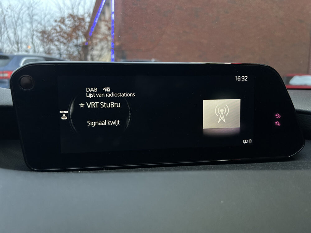 Mazda 3 2.0 e-SkyActiv-X M Hybrid 180 Luxury // 360 CAMERA // LEDER // ELEK.STOEL+GEHEUGEN // HEAD-UP DISPLAY // DODEHOEK // FULL LED // 19