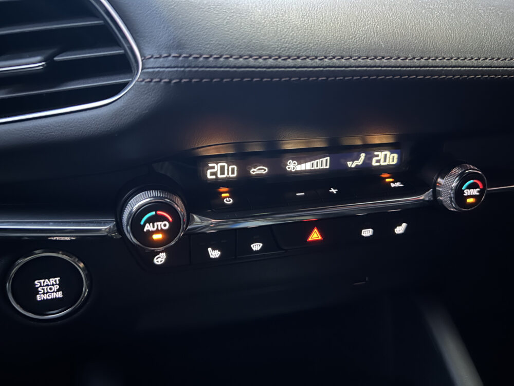 Mazda 3 2.0 e-SkyActiv-X M Hybrid 180 Luxury // 360 CAMERA // LEDER // ELEK.STOEL+GEHEUGEN // HEAD-UP DISPLAY // DODEHOEK // FULL LED // 21