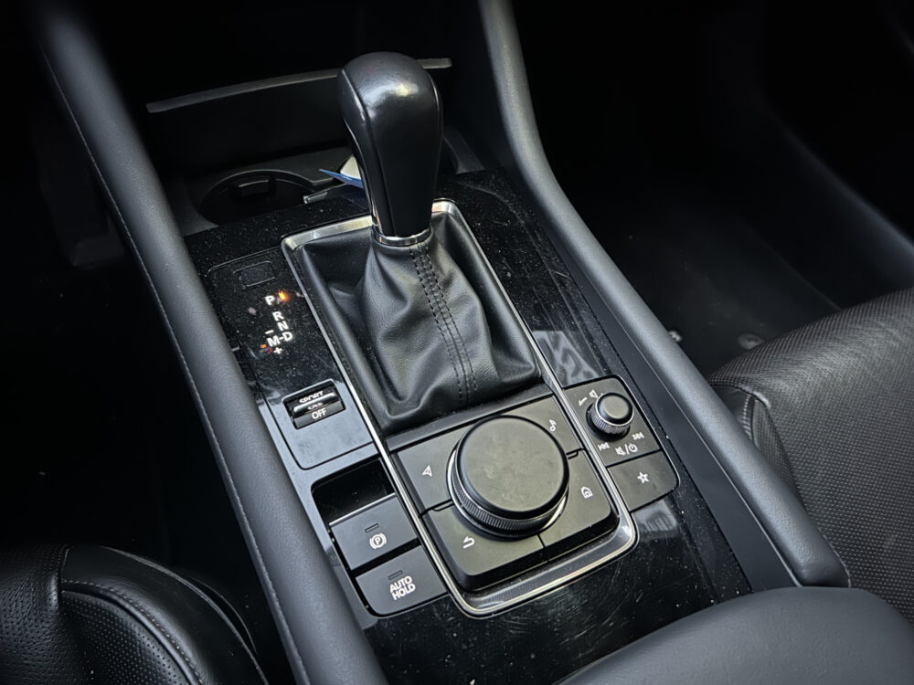 Mazda 3 2.0 e-SkyActiv-X M Hybrid 180 Luxury // 360 CAMERA // LEDER // ELEK.STOEL+GEHEUGEN // HEAD-UP DISPLAY // DODEHOEK // FULL LED // 22