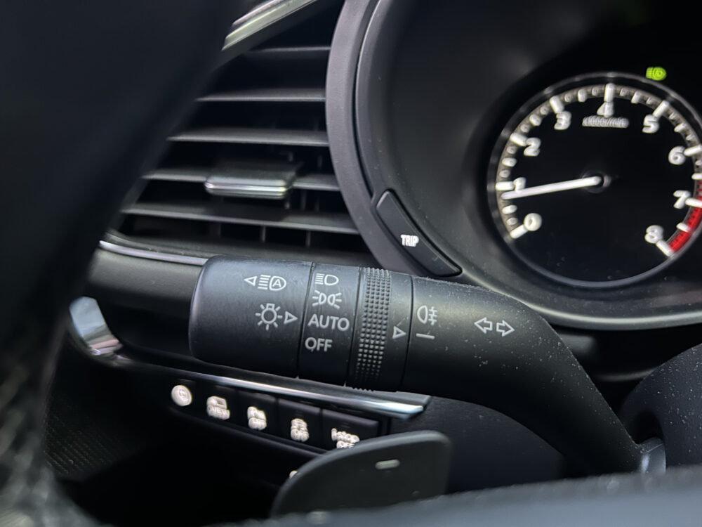 Mazda 3 2.0 e-SkyActiv-X M Hybrid 180 Luxury // 360 CAMERA // LEDER // ELEK.STOEL+GEHEUGEN // HEAD-UP DISPLAY // DODEHOEK // FULL LED // 26