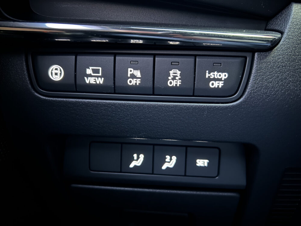 Mazda 3 2.0 e-SkyActiv-X M Hybrid 180 Luxury // 360 CAMERA // LEDER // ELEK.STOEL+GEHEUGEN // HEAD-UP DISPLAY // DODEHOEK // FULL LED // 29