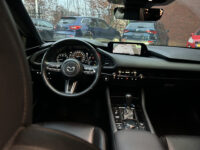 Mazda 3 2.0 e-SkyActiv-X M Hybrid 180 Luxury // 360 CAMERA // LEDER // ELEK.STOEL+GEHEUGEN // HEAD-UP DISPLAY // DODEHOEK // FULL LED // 42