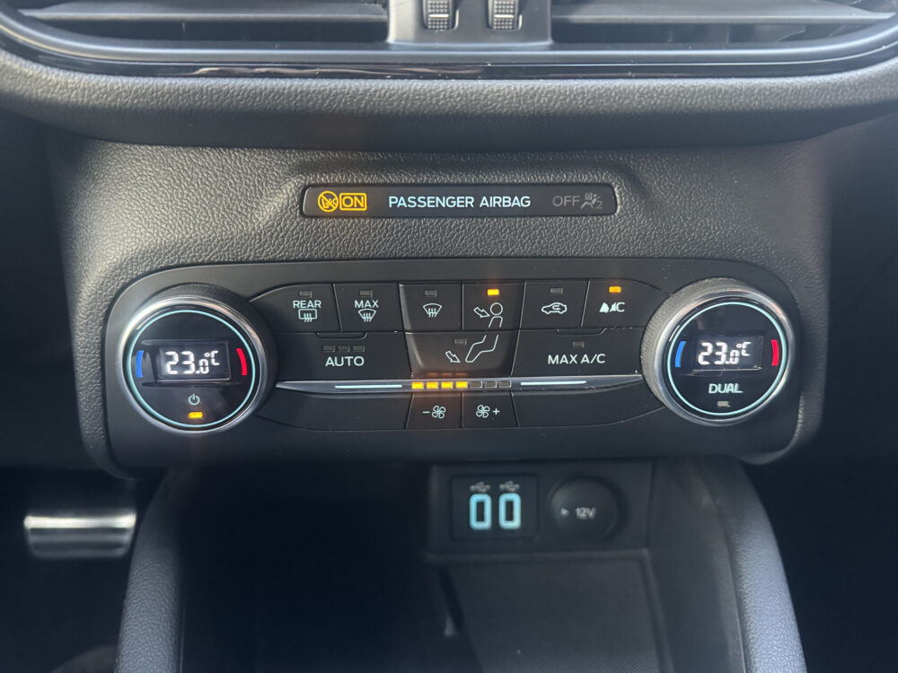 Ford Kuga 2.5 Hybrid ST-Line // NAVI // CAMERA // CLIMA // ADAPTIVE CRUISE // PDC V + A // DODENHOEK SENSOR // 21