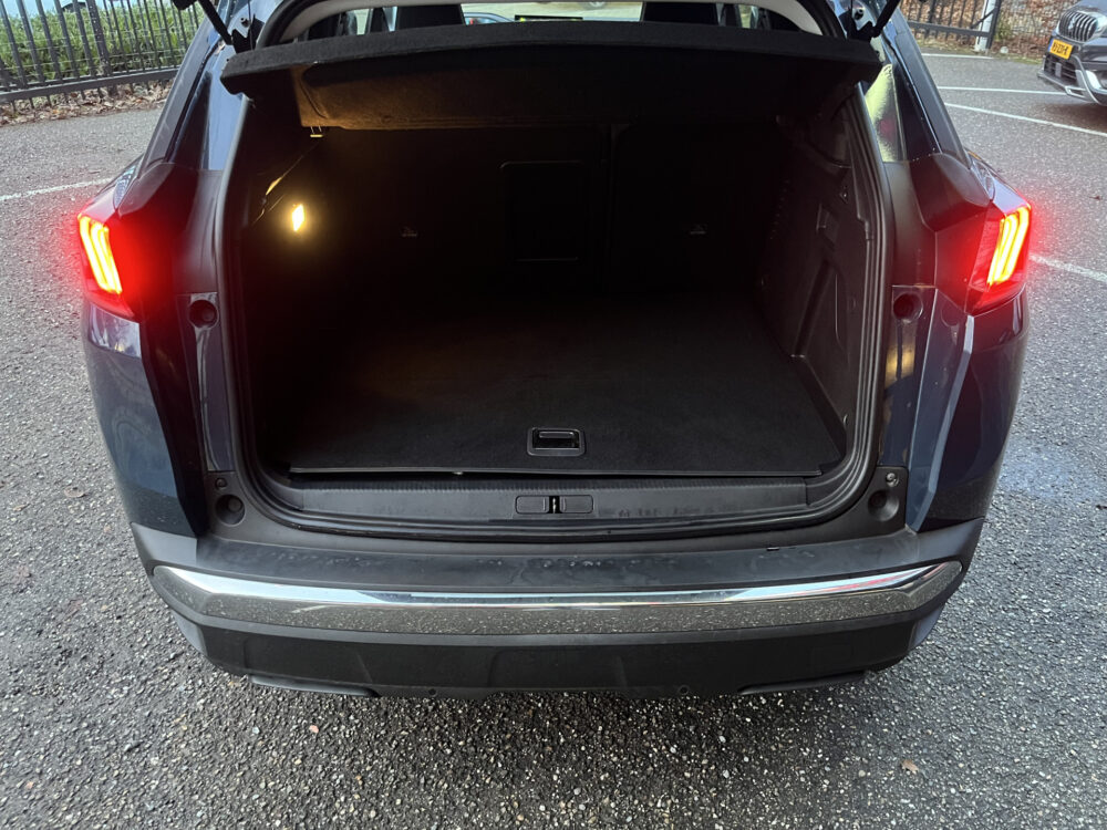 Peugeot 3008 1.6 HYbrid 225 Allure // FULL LED // HALF LEDER // DODEHOEK // CAMERA // STOELVERWARMING // NAVI+CARPLAY // 12