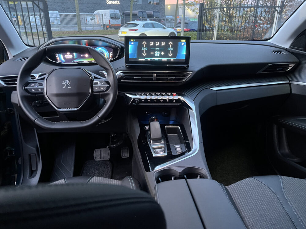 Peugeot 3008 1.6 HYbrid 225 Allure // FULL LED // HALF LEDER // DODEHOEK // CAMERA // STOELVERWARMING // NAVI+CARPLAY // 15