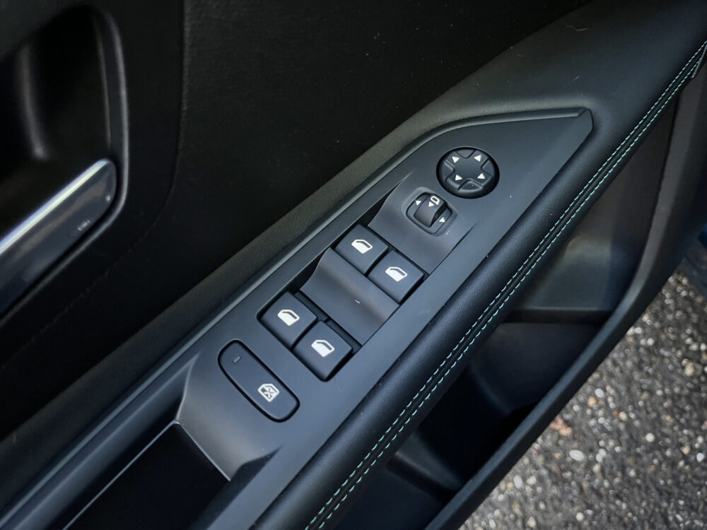 Peugeot 3008 1.6 HYbrid 225 Allure // FULL LED // HALF LEDER // DODEHOEK // CAMERA // STOELVERWARMING // NAVI+CARPLAY // 16