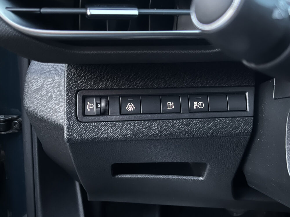 Peugeot 3008 1.6 HYbrid 225 Allure // FULL LED // HALF LEDER // DODEHOEK // CAMERA // STOELVERWARMING // NAVI+CARPLAY // 18