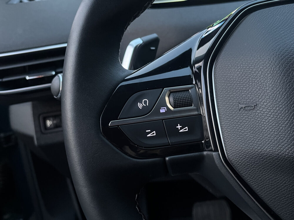 Peugeot 3008 1.6 HYbrid 225 Allure // FULL LED // HALF LEDER // DODEHOEK // CAMERA // STOELVERWARMING // NAVI+CARPLAY // 19