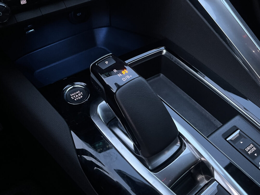 Peugeot 3008 1.6 HYbrid 225 Allure // FULL LED // HALF LEDER // DODEHOEK // CAMERA // STOELVERWARMING // NAVI+CARPLAY // 24