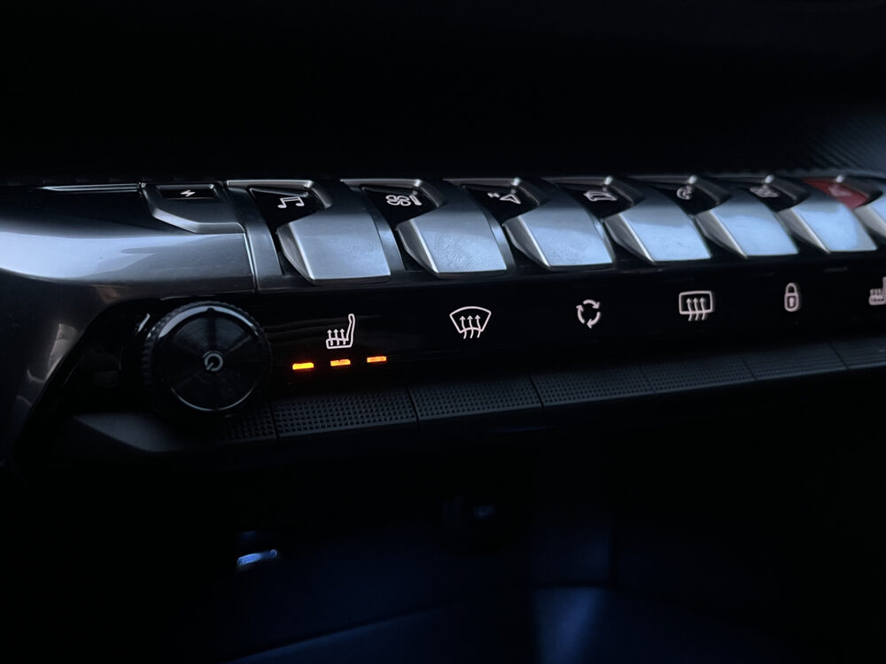 Peugeot 3008 1.6 HYbrid 225 Allure // FULL LED // HALF LEDER // DODEHOEK // CAMERA // STOELVERWARMING // NAVI+CARPLAY // 26