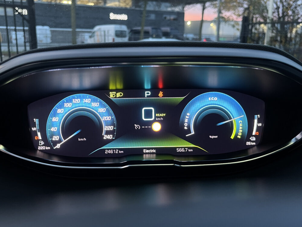 Peugeot 3008 1.6 HYbrid 225 Allure // FULL LED // HALF LEDER // DODEHOEK // CAMERA // STOELVERWARMING // NAVI+CARPLAY // 32